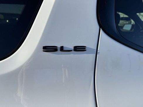 Used 2023 GMC Acadia SLE w/ Driver Convenience Package image 33