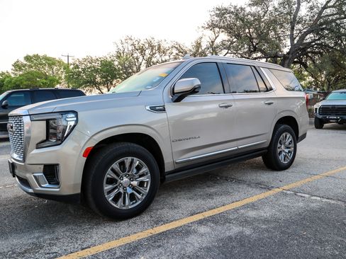 Used 2021 GMC Yukon Denali image 3