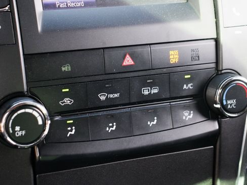 Used 2017 Toyota Camry LE image 28