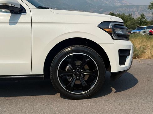 Used 2023 Ford Expedition Limited RWD image 6