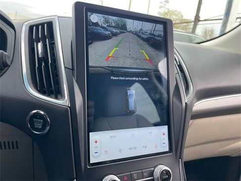 Used 2022 Ford Edge Titanium image 17