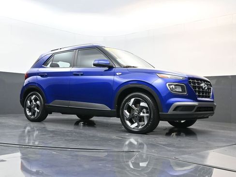 Certified 2025 Hyundai Venue SEL image 23