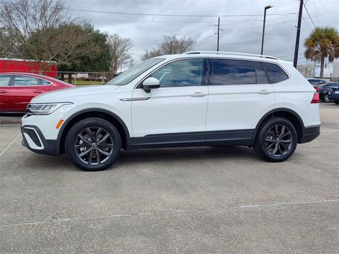 Used 2022 Volkswagen Tiguan SE image 3