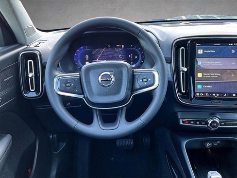 Certified 2023 Volvo XC40 B5 Ultimate w/ Protection Package Premier image 8