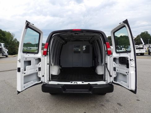 Used 2020 Chevrolet Express 2500 w/ Driver Convenience Package RWD image 39