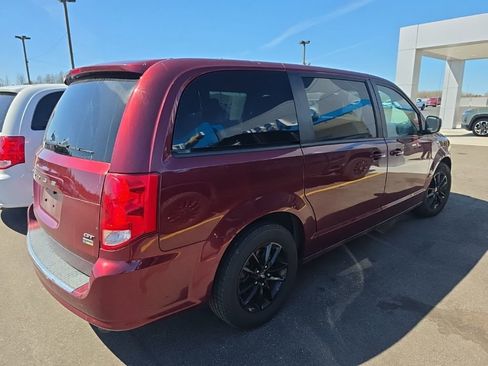 Used 2019 Dodge Grand Caravan GT FWD image 3