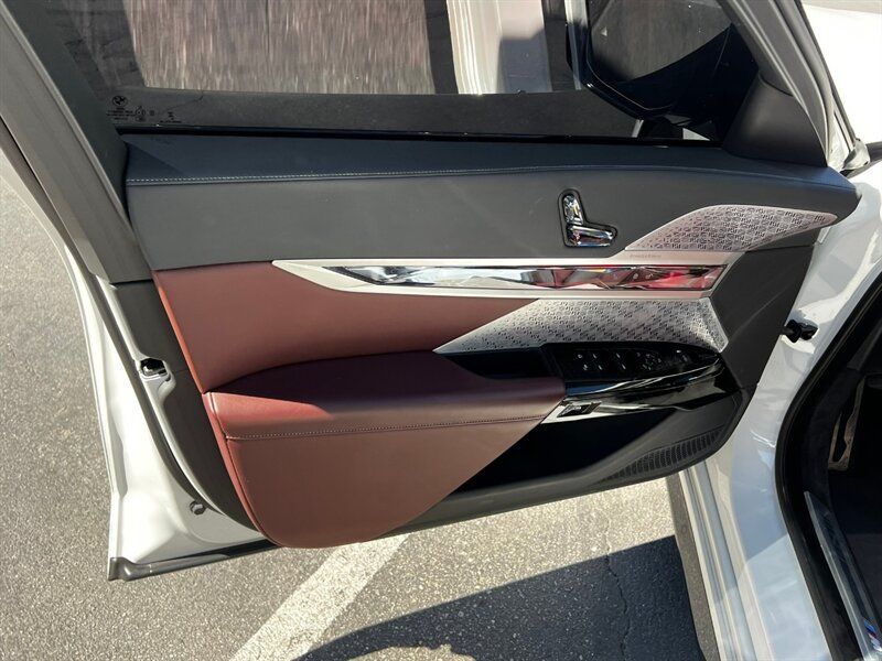 Used 2024 BMW i7 M70 AWD/4WD image 21