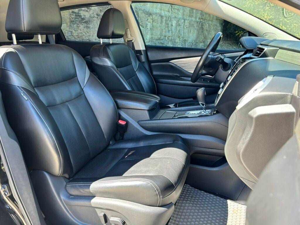 Used 2017 Nissan Murano Platinum w/ Platinum Technology Package FWD image 12