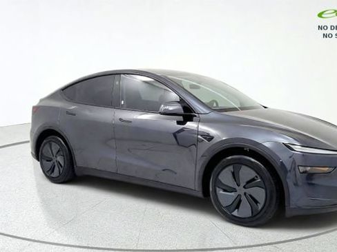Used 2026 Tesla Model Y AWD image 1