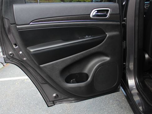 Used 2018 Jeep Grand Cherokee Limited image 14