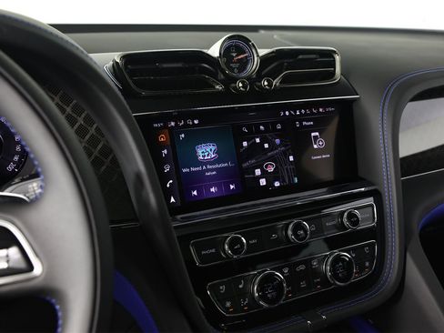 New 2025 Bentley Bentayga image 25