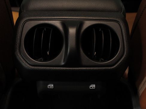 Used 2025 Jeep Gladiator Sport AWD/4WD image 32