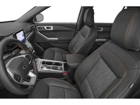 Certified 2023 Ford Explorer Platinum w/ Technology Package AWD/4WD image 9