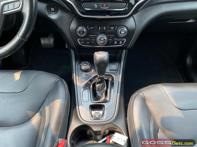 Used 2019 Jeep Cherokee Limited AWD/4WD image 14