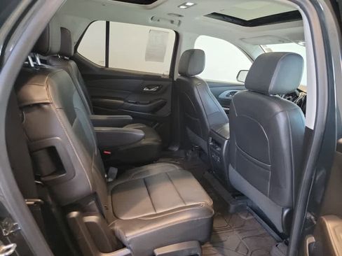 Used 2021 Chevrolet Traverse LT w/ LT Premium Package image 19