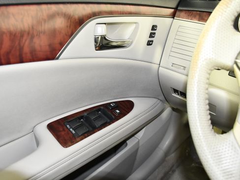 Used 2012 Toyota Avalon Limited FWD image 31