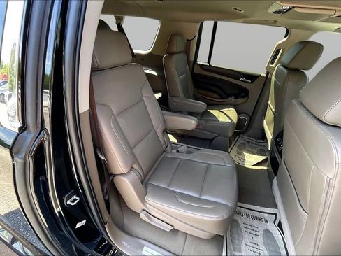 Used 2019 Chevrolet Suburban Premier AWD/4WD image 27