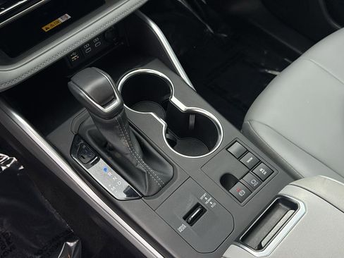 Certified 2024 Toyota Highlander XLE image 20