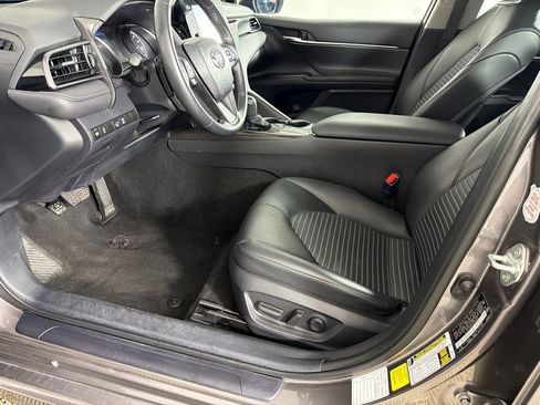 Used 2024 Toyota Camry SE image 9