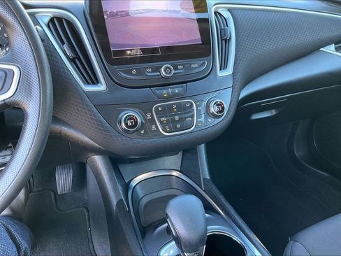 Used 2022 Chevrolet Malibu LT FWD image 25