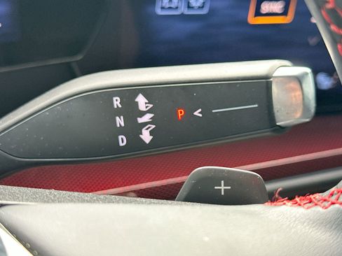 Used 2025 Chevrolet Traverse RS image 20