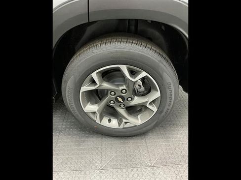 New 2026 Chevrolet Trax LT w/ LT Convenience Package FWD image 36