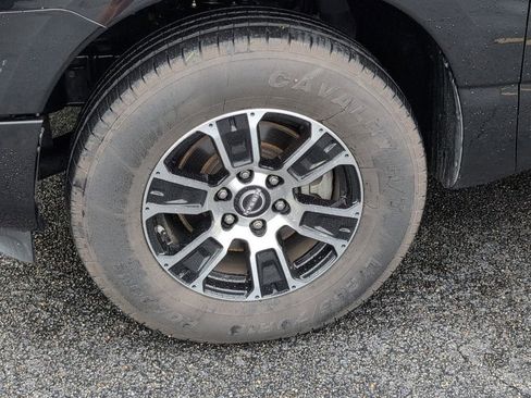 Used 2023 Nissan Titan SV RWD image 12