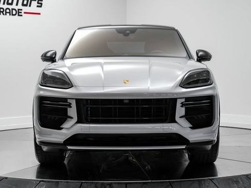 Used 2024 Porsche Cayenne Turbo GT AWD/4WD image 4