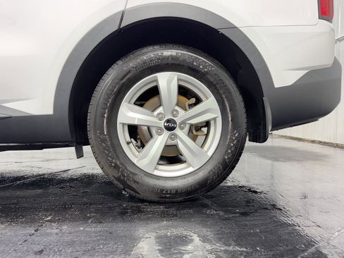 Used 2023 Kia Sorento LX FWD image 7
