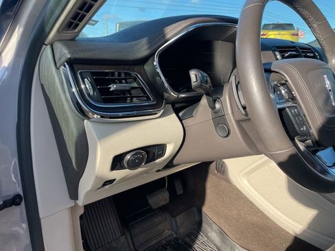 Used 2020 Lincoln Continental AWD w/ Premium Package image 18