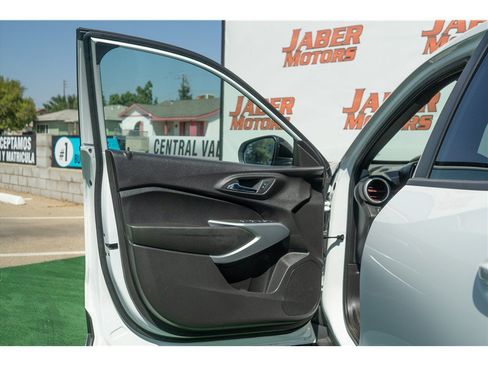 Used 2025 Chevrolet Trax RS w/ Driver Confidence Package FWD image 31