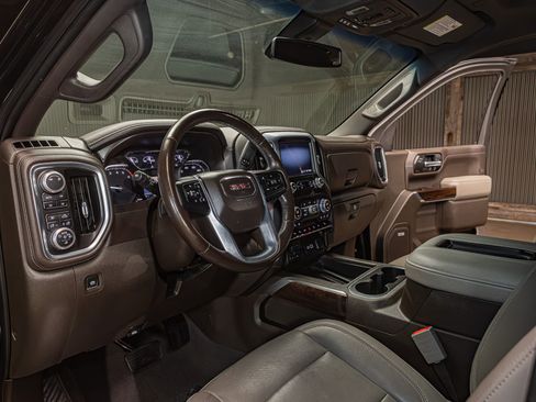 Used 2019 GMC Sierra 1500 SLT w/ SLT Premium Plus Package AWD/4WD image 17