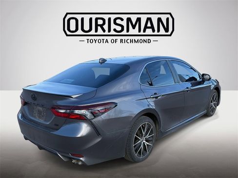 Used 2021 Toyota Camry SE w/ Blackout Package (TMS) image 6