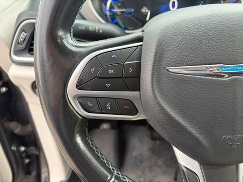 Used 2018 Chrysler Pacifica Touring-L image 15