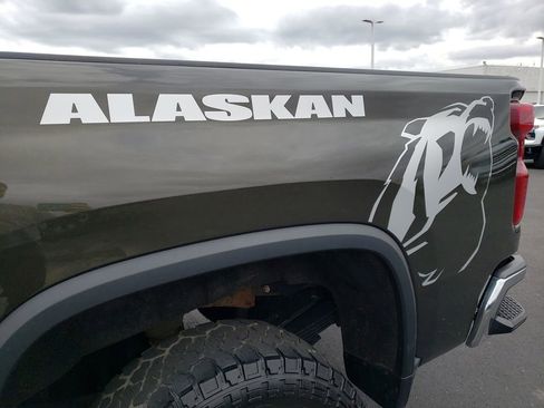 Used 2022 Chevrolet Silverado 3500 LT w/ Convenience Package AWD/4WD image 3