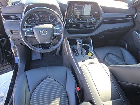 Used 2021 Toyota Highlander XSE image 19