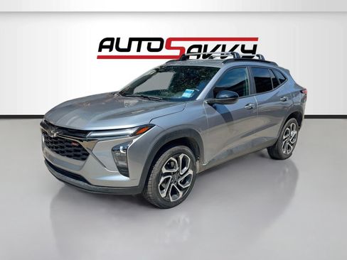 Used 2025 Chevrolet Trax RS w/ Driver Confidence Package FWD image 3