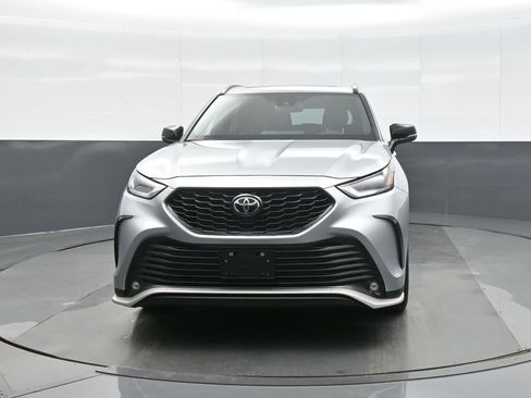 Certified 2023 Toyota Highlander XSE image 2