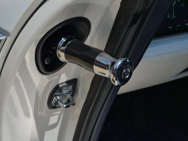 Used 2017 Rolls-Royce Wraith RWD image 34