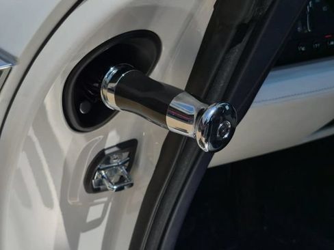 Used 2017 Rolls-Royce Wraith RWD image 34