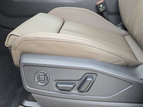 New 2025 Audi Q5 Premium Plus image 17