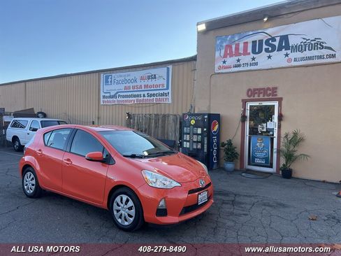 Used 2012 Toyota Prius C One image 3