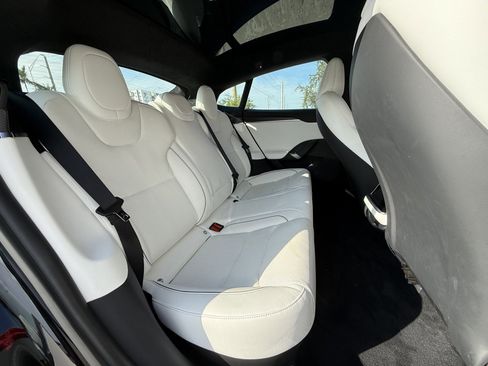 Used 2022 Tesla Model S Plaid image 11