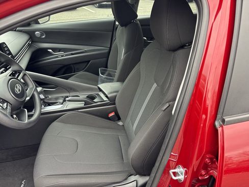 Certified 2025 Hyundai Elantra SE w/ Cargo Package image 14