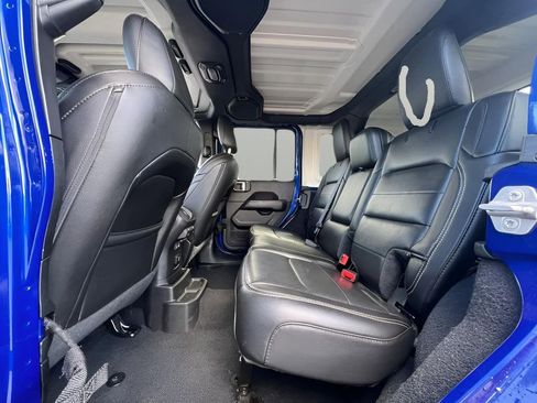 Used 2020 Jeep Wrangler Unlimited Sahara w/ Uconnect 4C Nav & Sound Group AWD/4WD image 17