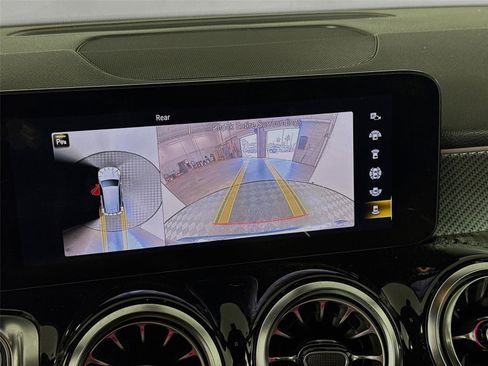 Used 2023 Mercedes-Benz GLB 250 w/ AMG Line image 17