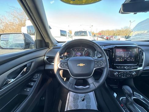 Used 2023 Chevrolet Traverse LT w/ Rear Camera Mirror Package image 14