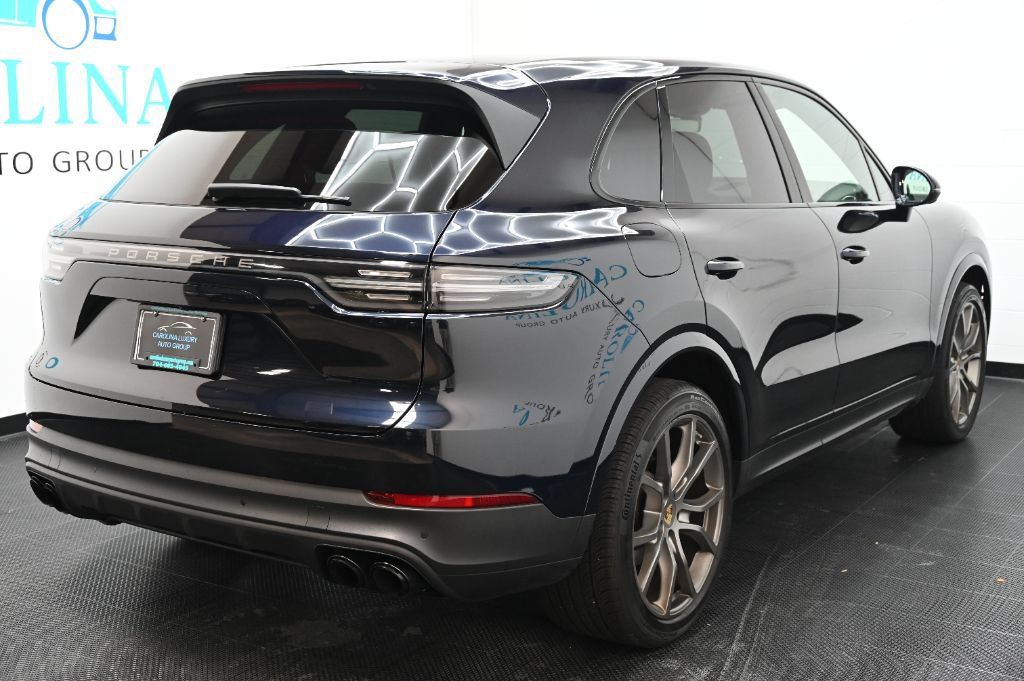 Used 2023 Porsche Cayenne S Platinum AWD/4WD image 3