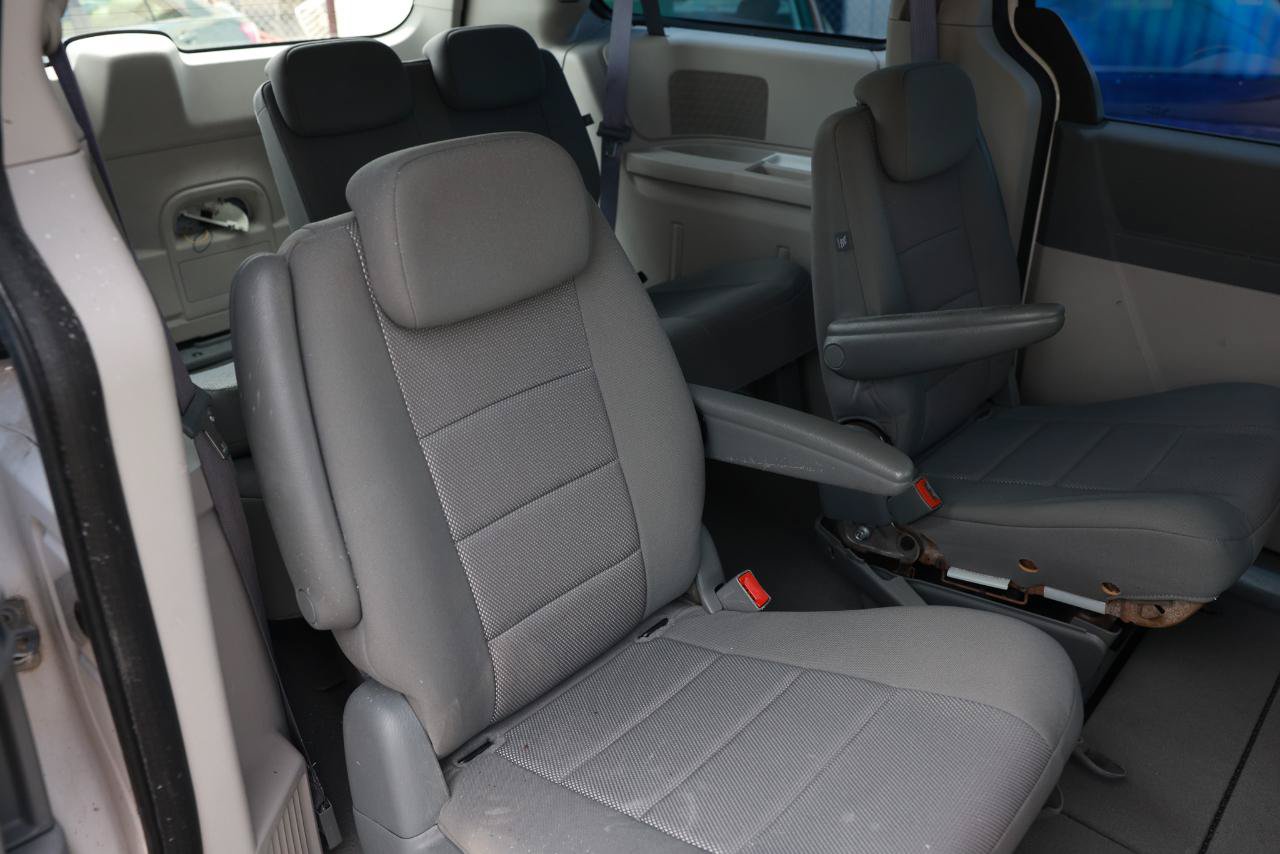 Used 2008 Dodge Grand Caravan SE FWD image 14