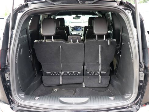 Used 2025 Chrysler Pacifica Select FWD image 51